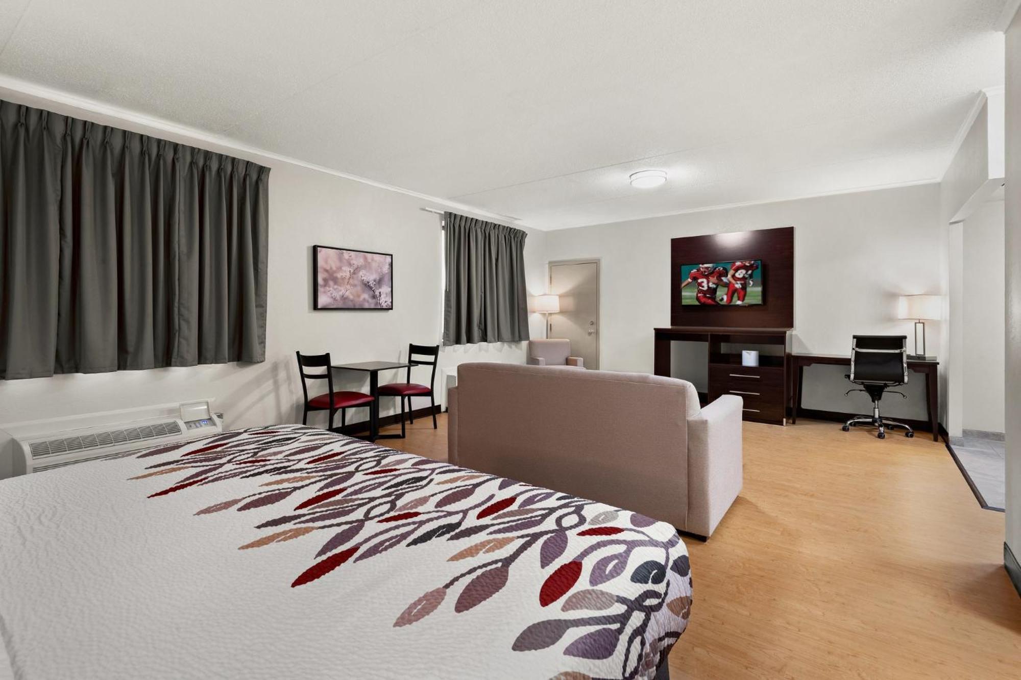 Red Roof Inn Norwich Bagian luar foto